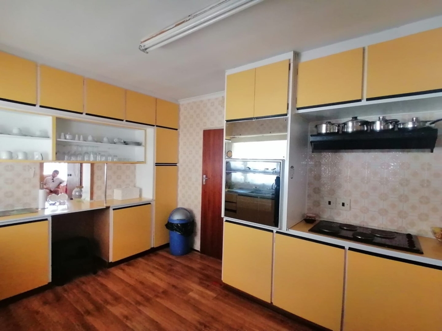 6 Bedroom Property for Sale in Eikendal Western Cape